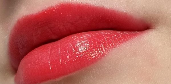 Uusi Avon Color Shine huulipuna ja arvostelut