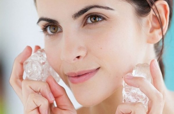 Jak si otřete obličej kosmetickým ledem. Výhody a poškození, kontraindikace