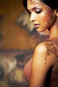 Mehendi - apa itu. Lukisan Henna di badan untuk pemula. Lakaran, reka bentuk tatu