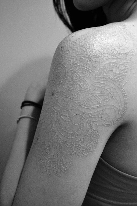 Tetovējums meitenēm uz rokas. Roku tetovējumu fotogrāfijas, skices, zīmējumi
