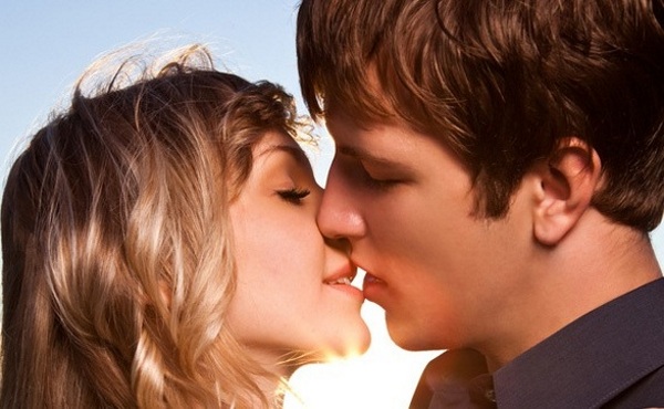 Kaip teisingai pabučiuoti liežuvį. Prancūzų bučinio menas