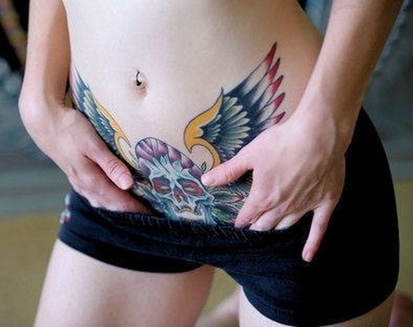 Tetoválás a gyomorban a lányok szülés után, hogy elrejtse a striákat
