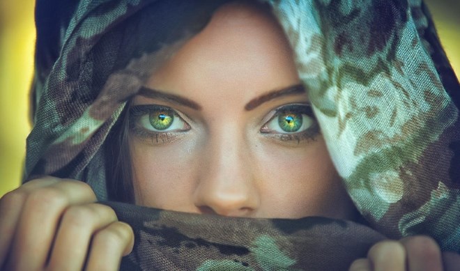 Makiažas žalioms akims ir šviesiai rudiems, tamsiems, šviesiems, raudoniems plaukams. Žingsnis po žingsnio su nuotrauka namuose