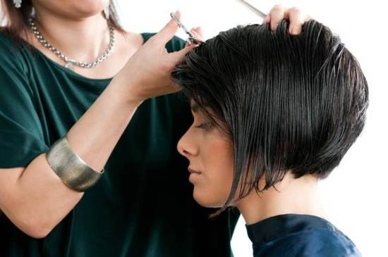 Talls de cabell curts per a dones per a cabells prims. Fotos, títols, després de 30, 40, 50 anys