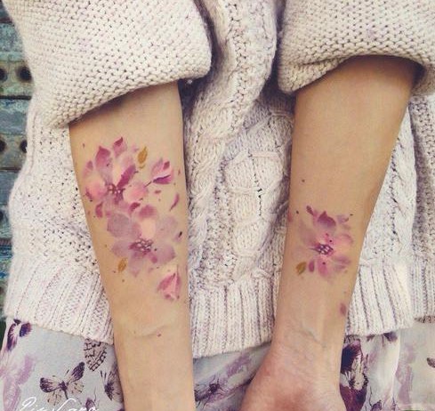 Tatuoinnit tytöille käsivarteen ja niiden merkitys. Kuvia, luonnoksia, kauniita, pieniä, kirjoituksia