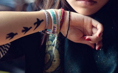 Tetovējumi meitenēm uz rokas un to nozīme. Fotoattēli, skices, skaisti, mazi, uzraksti