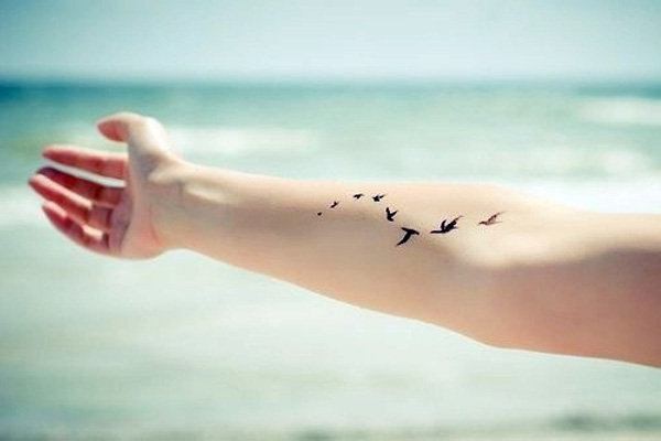 Tatuatges per a noies al braç i el seu significat. Fotos, esbossos, boniques, petites, inscripcions