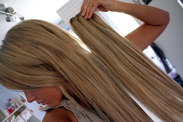 Natürliches Haar auf Haarnadeln: Was zu kaufen, wie man es richtig repariert, Frisuren, Fotos