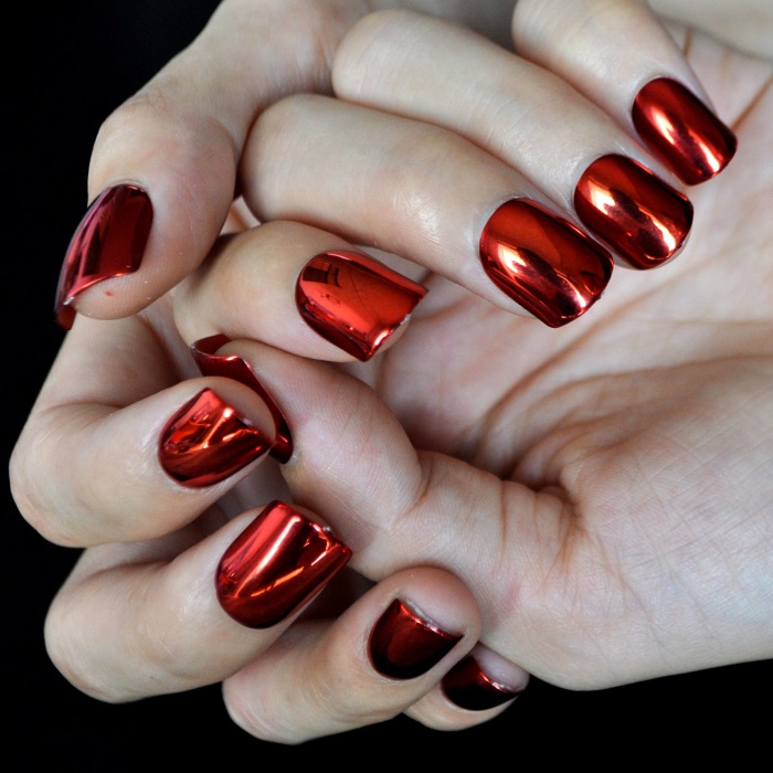 Czerwony manicure. Projekt paznokci w kolorze czerwonym z lakierem żelowym. Pomysły, zdjęcia, rysunki
