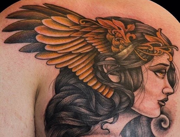 Tattoo Wings (Flügel) auf der Rückseite - Bedeutung für Mädchen und Männer. Ein Foto