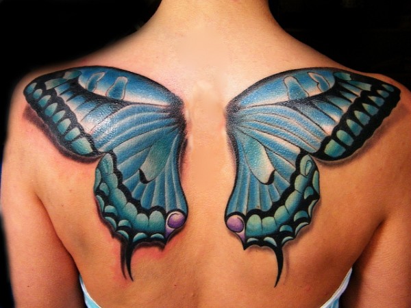Tatuaje de alas (ala) en la espalda, lo que significa para niñas y hombres. Una fotografía
