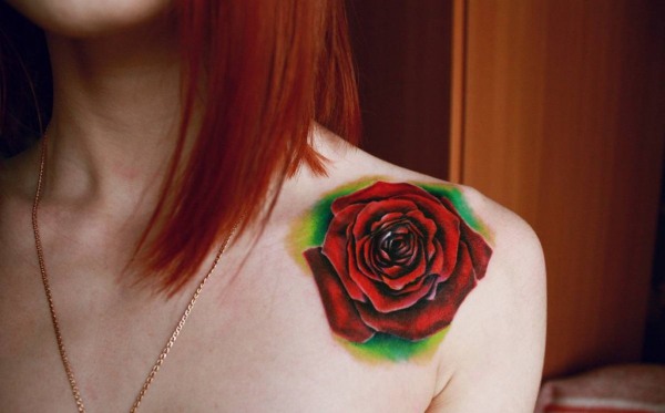 Tetovējumi meitenēm - fotogrāfijas, uzraksti un to nozīme uz plaukstas, rokas, augšstilba, atslēgas kaula, muguras lejasdaļas