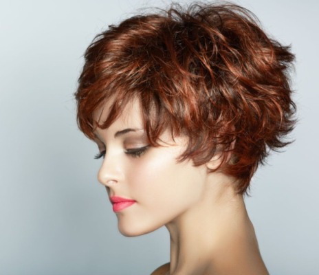 Haircut Cascade pro střední vlasy - možnosti s ofinou a bez, pro kulatý, oválný obličej. Fotografie a způsob řezání