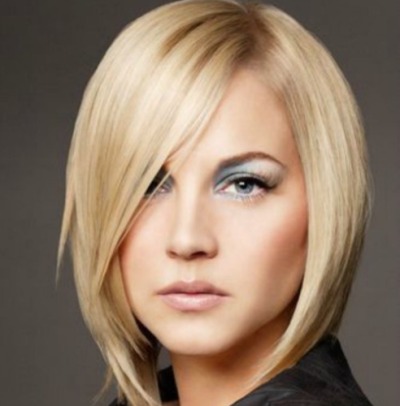 Haircut Cascade per a cabells mitjans: opcions amb serrell i sense, per a una cara rodona i ovalada. Fotos i com tallar