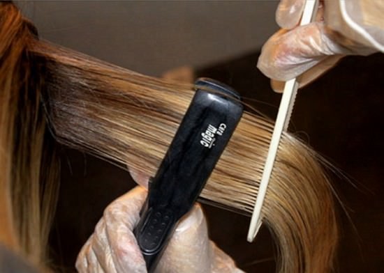 Cara meluruskan rambut tanpa seterika dan pengering rambut, sikat dan kaedah lain di rumah