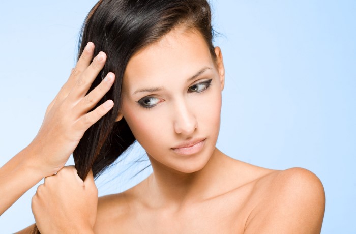 Kako izravnati kosu bez pegle i sušila za kosu, češlja i drugih metoda kod kuće