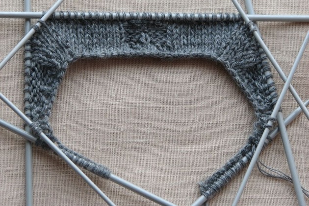 Virvelė „Raglan“ su mezgimo virbalais - išsamus aprašymas apie apskritas mezgimo adatas, kaip megzti raglaną