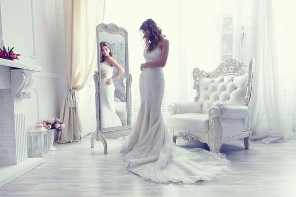 Al verse en un sueño con un vestido de novia, una novia es la interpretación de un sueño. ¿Qué significa para una chica casada y soltera?