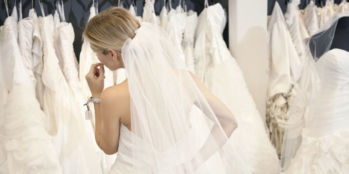 Wenn Sie sich in einem Traum in einem Hochzeitskleid sehen, ist eine Braut die Interpretation eines Traums. Was bedeutet das für ein verheiratetes und unverheiratetes Mädchen?