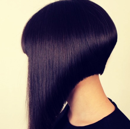Coupe de cheveux Long bob pour les cheveux foncés, clairs et rouges - vues avant et arrière. Le schéma et la technique des coupes de cheveux avec une frange oblique et droite, sans frange. Une photo