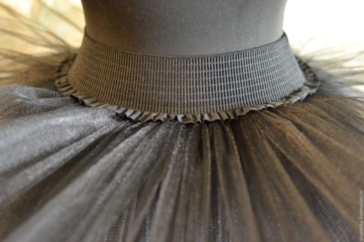 Tiulowa spódnica DIY. Kurs mistrzowski, jak uszyć tiulową spódnicę krok po kroku ze zdjęciem