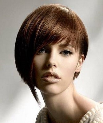 Haarschnitte für kurzes Haar 2020 für Frauen, Fotos für jeden Tag, die kein Styling für eine ovale, runde Gesichts-, Vorder- und Rückansicht erfordern