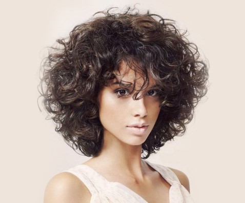 Tagli di capelli per capelli corti 2020 da donna, foto per tutti i giorni che non richiedono acconciatura per un viso ovale e tondo, vista anteriore e posteriore
