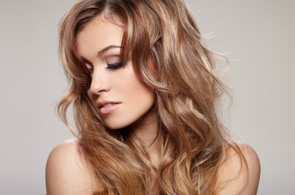 Tóc nhuộm highlight thời trang dành cho tóc ngắn, trung bình và dài. Một bức ảnh