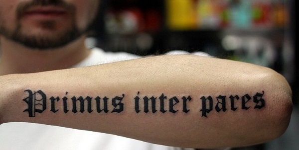 Tatuatges masculins al braç: inscripcions amb traducció, el seu significat, bonic amb significat, patró celta, petit, per a tot el braç, esbossos