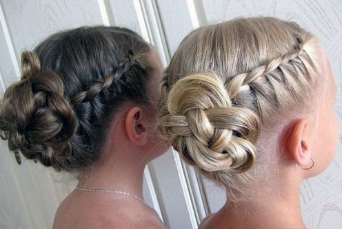 Peinados infantiles para cabello largo en la prom girl. Instrucciones paso a paso sobre cómo hacerlo usted mismo. Una fotografía