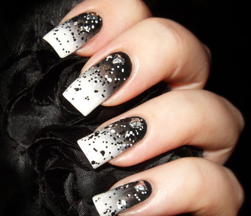 Conception d'ongles en noir et blanc. Photo, tendances de la mode: veste de service, ombre, peint