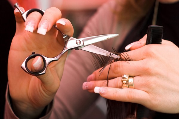 Jak wybrać najlepsze profesjonalne nożyczki fryzjerskie. Top 5 najlepszych: japoński, przerzedzony, gorący. Recenzje i ceny