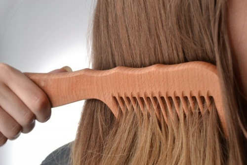 Frisyrer för flytande hår av medellång längd: snabbt för varje dag, semester, kväll. Läggningsinstruktioner