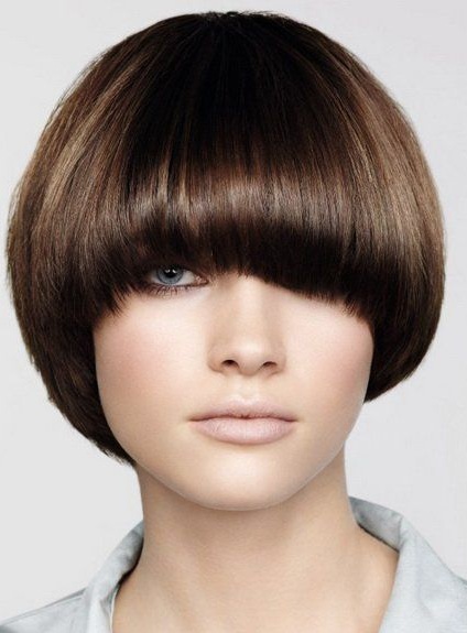 Corte de pelo Sesson para cabello medio. Foto 2020, vistas frontal y posterior, con flequillo. Cómo se ve, cómo cortar