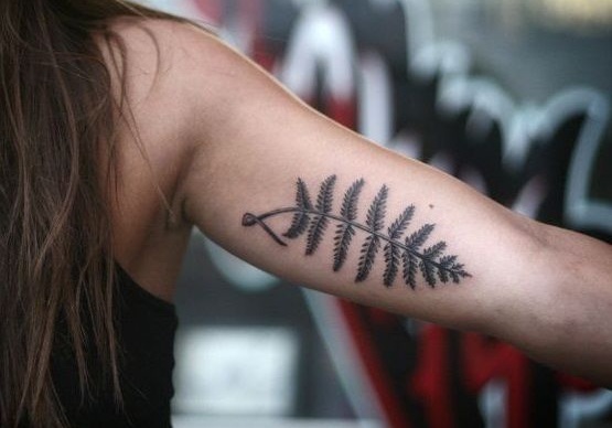Tatuatges a l'interior del braç per a noies. Patrons populars de dones i els seus significats. Fotos i esbossos