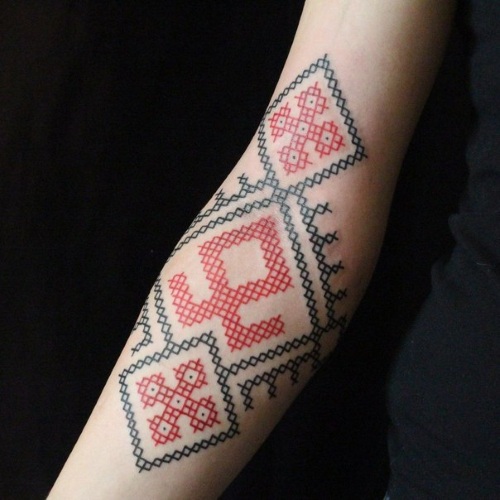 Tatuatges a l'interior del braç per a noies. Patrons populars de dones i els seus significats. Fotos i esbossos