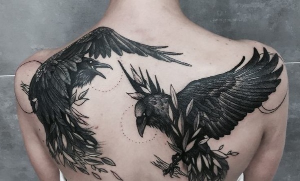 Vogeltattoo - bedeutet für Mädchen Tattoos eines Adlers, Falken, Taube, Schwalbe, Eule, Vogelschwarm. Fotos und Skizzen