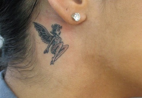 Piękne tatuaże dla dziewczynek. Zdjęcie: napisy ze znaczeniem, wzory, małe na ramieniu, nodze, nadgarstku, obojczyku, udzie, proste i delikatne
