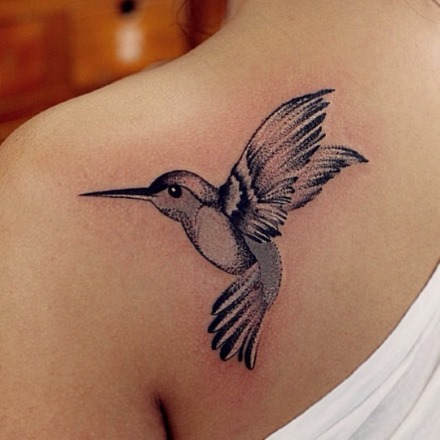 Tatuaje pe umeri pentru fete: mici, rotunde, cu litere, modele, păsări, animale, insecte. Semnificații și fotografii ale celor mai bune tatuaje