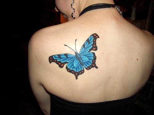 Tatuajes de hombro para niñas: pequeños, redondos, letras, patrones, pájaros, animales, insectos. Significados y fotos de los mejores tatuajes
