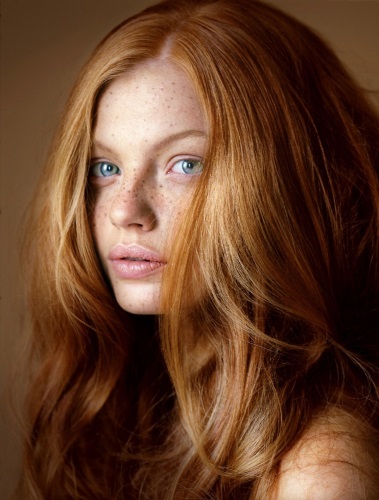 Boja kose za plave oči i svijetlu kožu: koje su u modi 2020. godine, lijepe nijanse za žene nakon 30, 40, 50 godina, fotografija