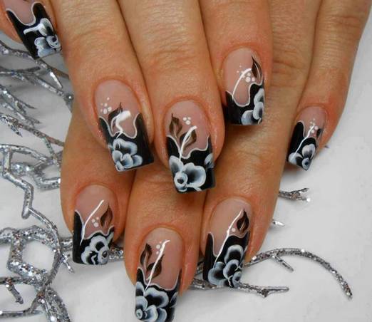 Veste noire et blanche sur les ongles avec strass, photos, beau design. Idées et photos