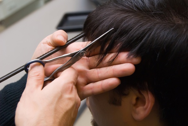 Cheveux clairsemés, photos avant et après. Comment faire pour des boucles courtes et frisées sur toute la longueur lors de la coupe, à quoi cela ressemble, à qui convient