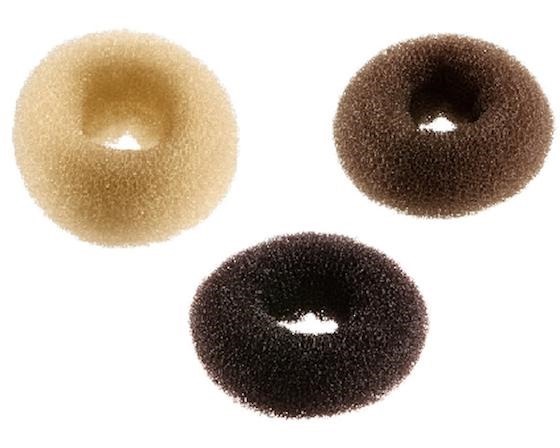 Wie man ein Brötchen mit einem Donut macht. Schritt-für-Schritt-Anleitung zum Stylen von Frisuren mit einem Foto