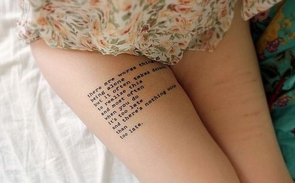 Tetovējumu uzraksti meitenēm - ar nozīmi, latīņu valodā ar tulkojumu, skaistiem stiliem, skicēm, fotogrāfijām