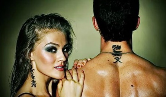 Natpisne tetovaže s prijevodom za djevojke i muškarce na engleskom, ruskom, latinskom. Skice, fotografije i značenje