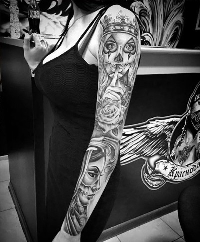 Tatuatges de màniga per a noies: blanc i negre, color, espai, biomecànica, Japó, polinèsia, drac, bosc, flors, xicano, llop, vella escola, samurais. Quant costa fer-se un tatuatge