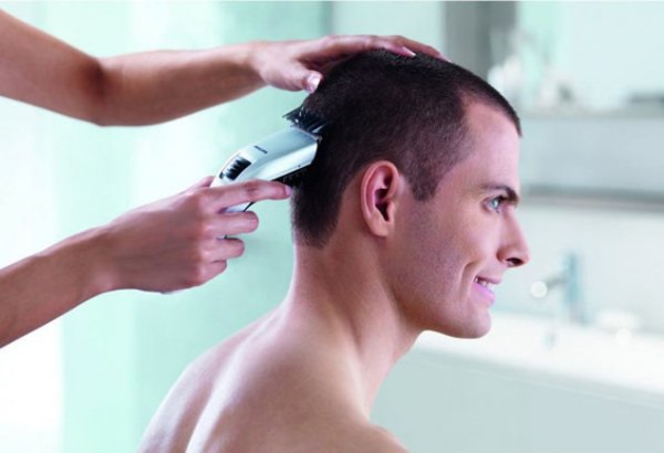 Modische Herrenhaarschnitte für kurzes Haar. Titel, Fotos, Video-Haarschnittstunden für unerfahrene Friseure