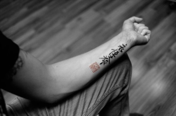 Tatuaż na nadgarstku dla mężczyzn. Zdjęcia, szkice, znaczenia tatuaży