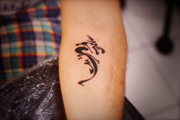 Tetovaža na zglobu za muškarce. Fotografije, skice, značenja tetovaža